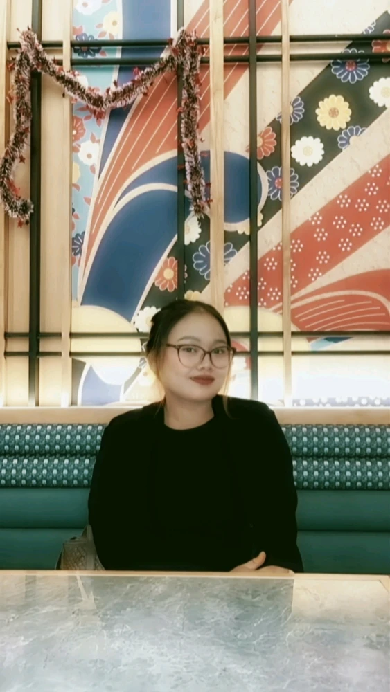 GIF uploaded by Divana