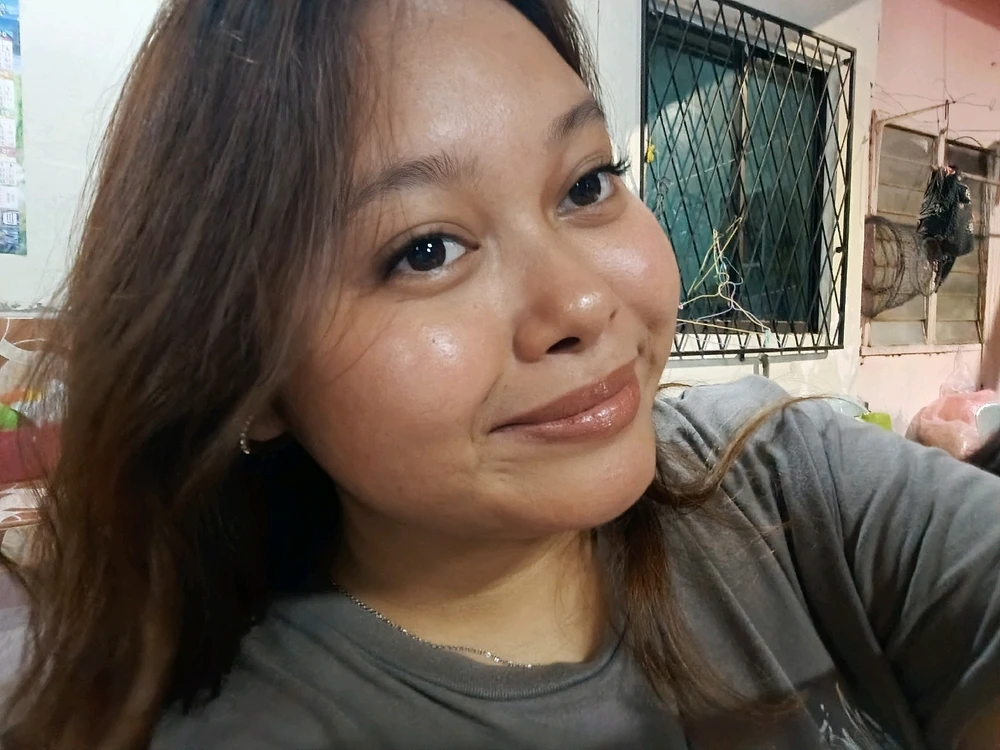 I-upload ni Magdalina ang larawan