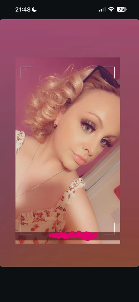 GIF жүктеген Emma
