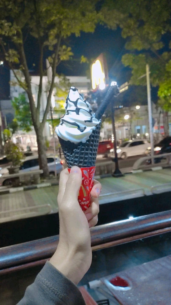 GIF diunggah oleh Gemini
