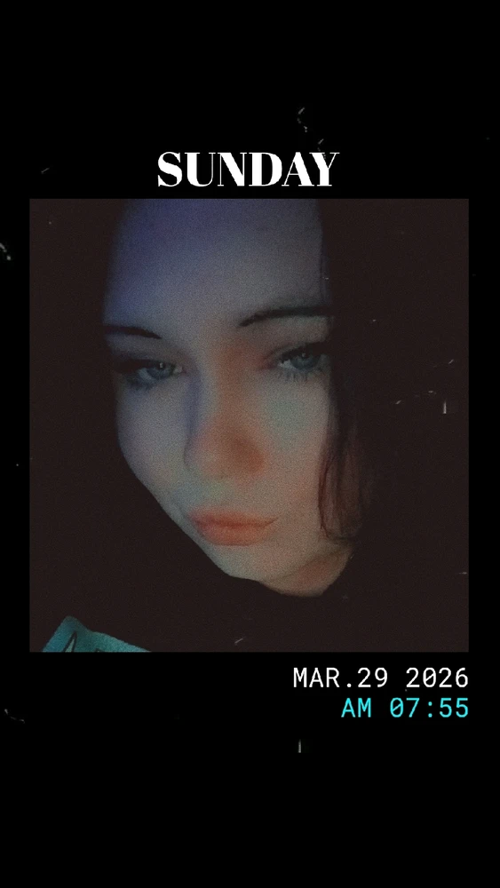 GIF na in-upload ni Rhiannon