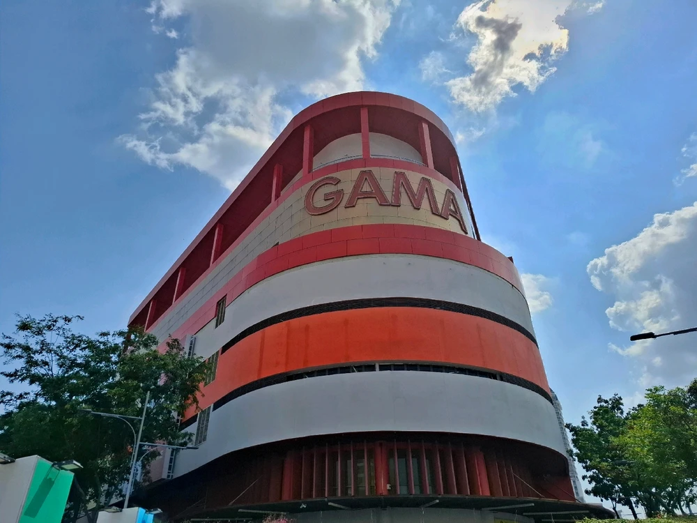 GIF uploaded by Edo