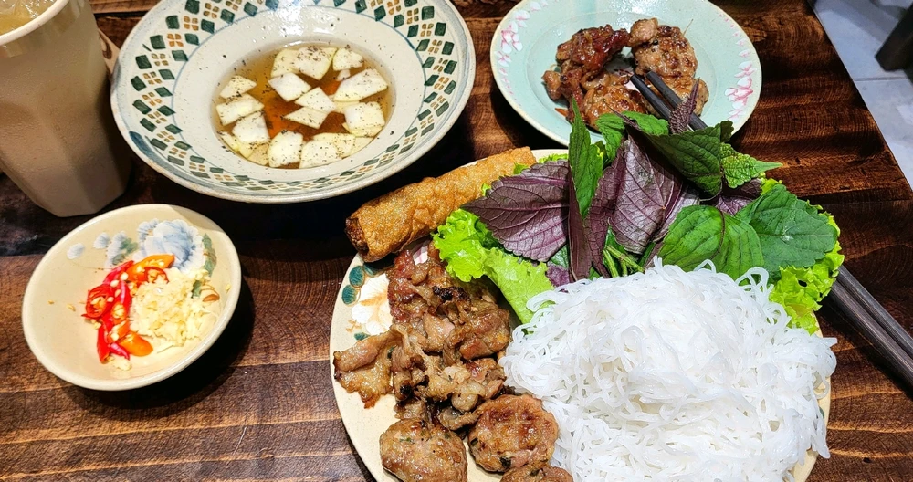 GIF uploaded by Tofu 🍜🍗🍟