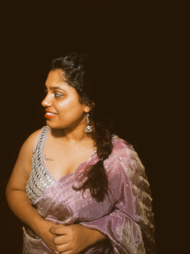 GIF gi-upload ni Shalini