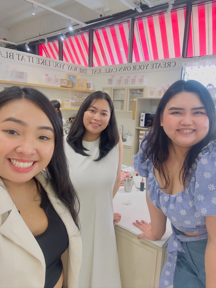 I-upload ni Ava ang larawan