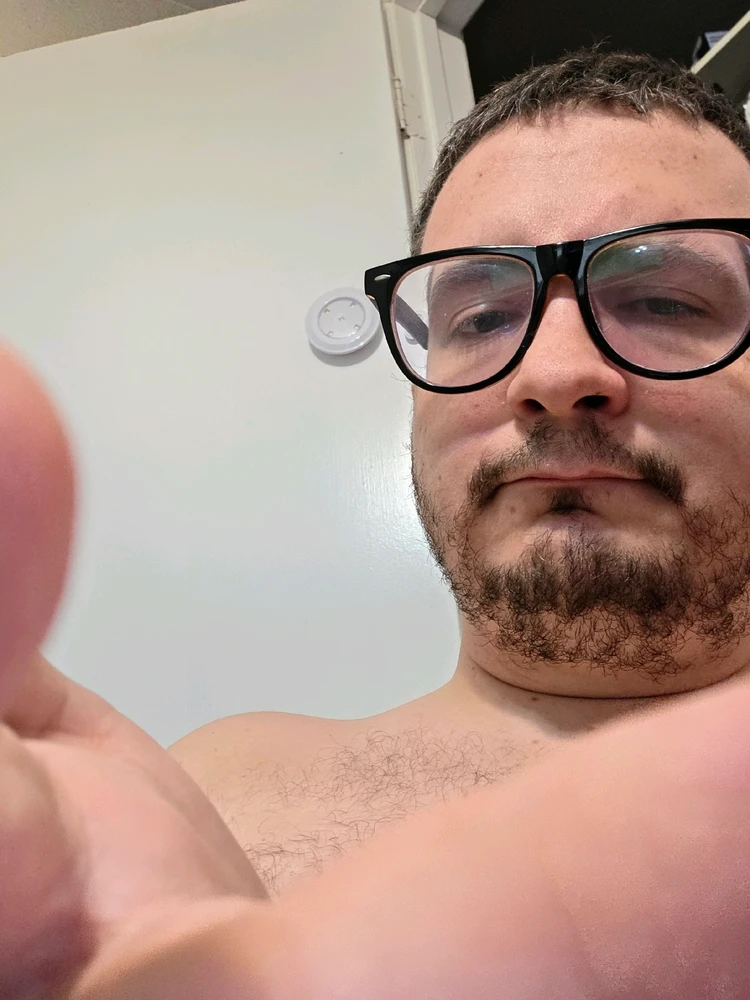 GIF gi-upload ni Conner