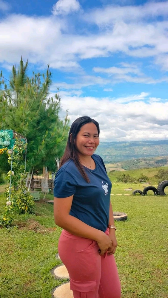 GIF na in-upload ni Lyn