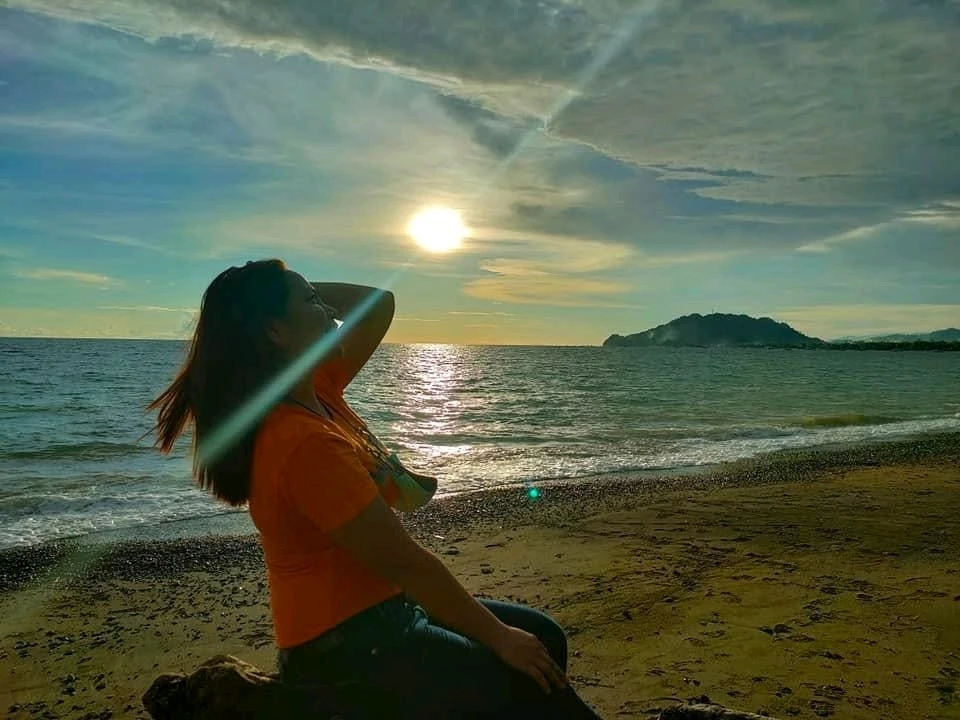 GIF gi-upload ni Lyn