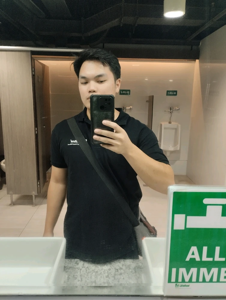 GIF na in-upload ni MC