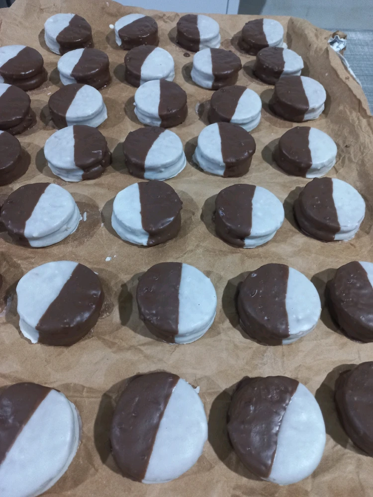 Alfajores chocolate y dulce de leche