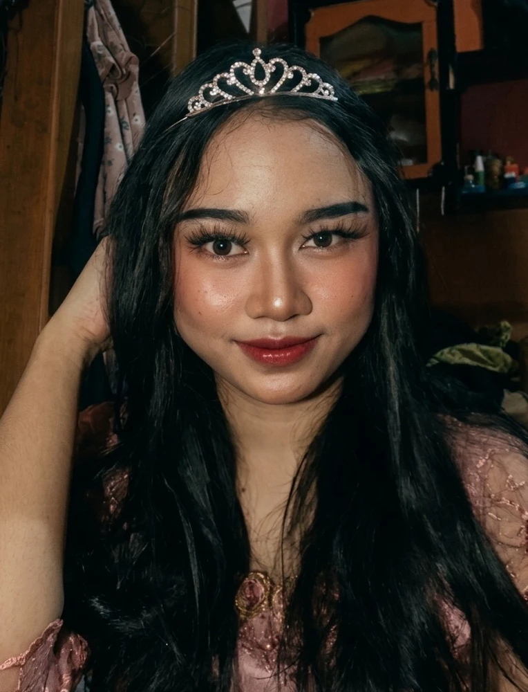 GIF uploaded by Moon Anaa