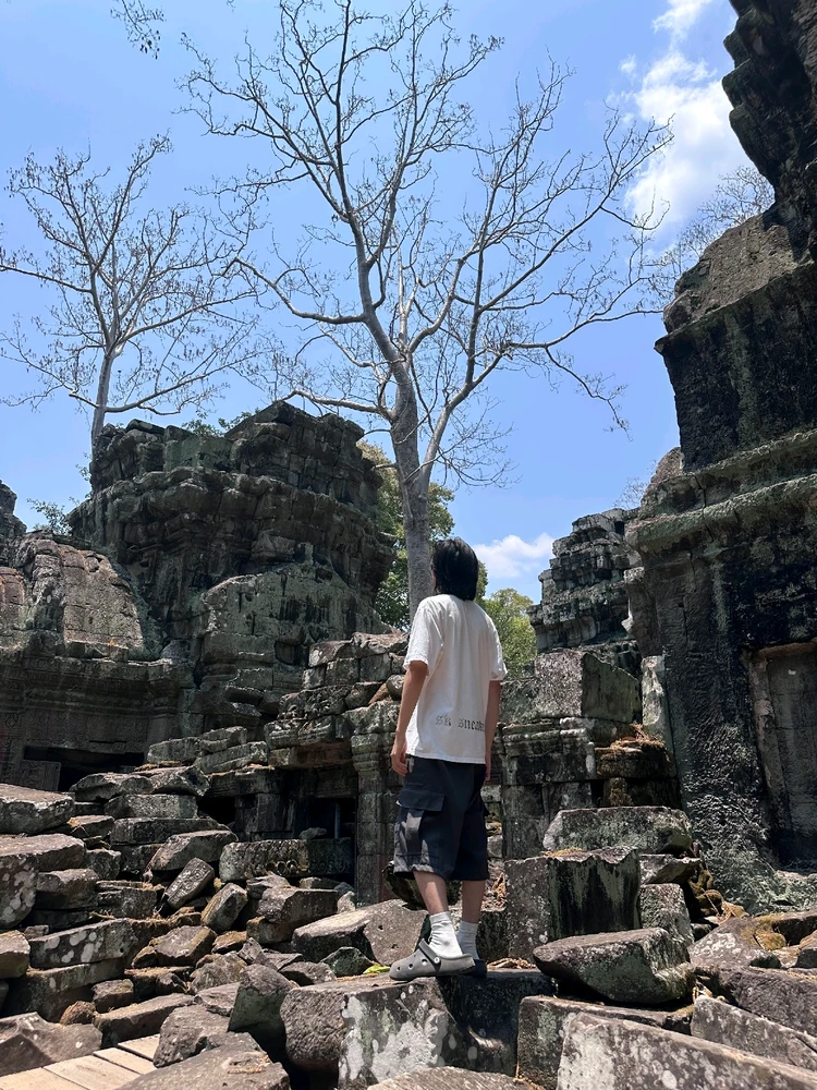 GIF uploaded by Dakshin