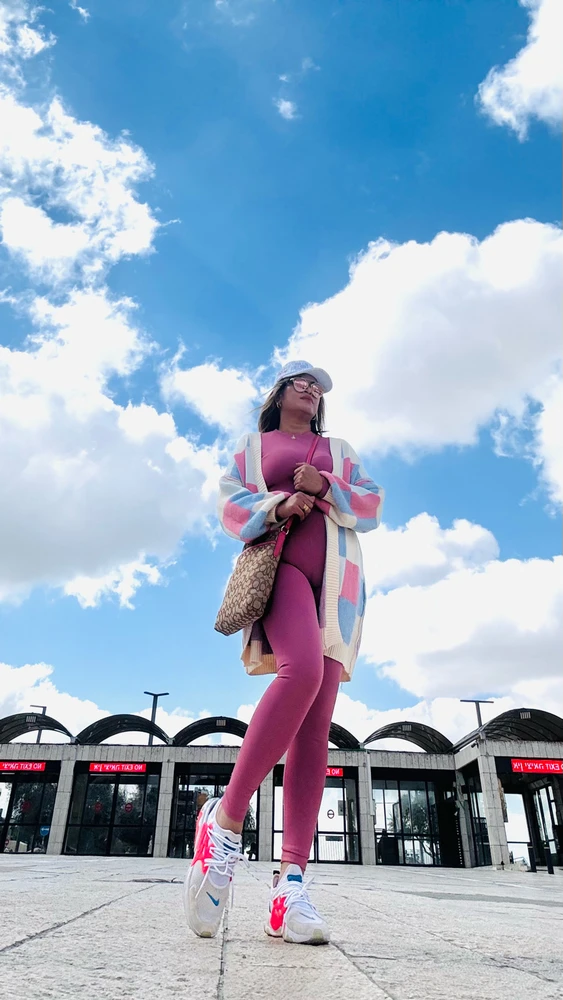 I-upload ni Celeste ang larawan