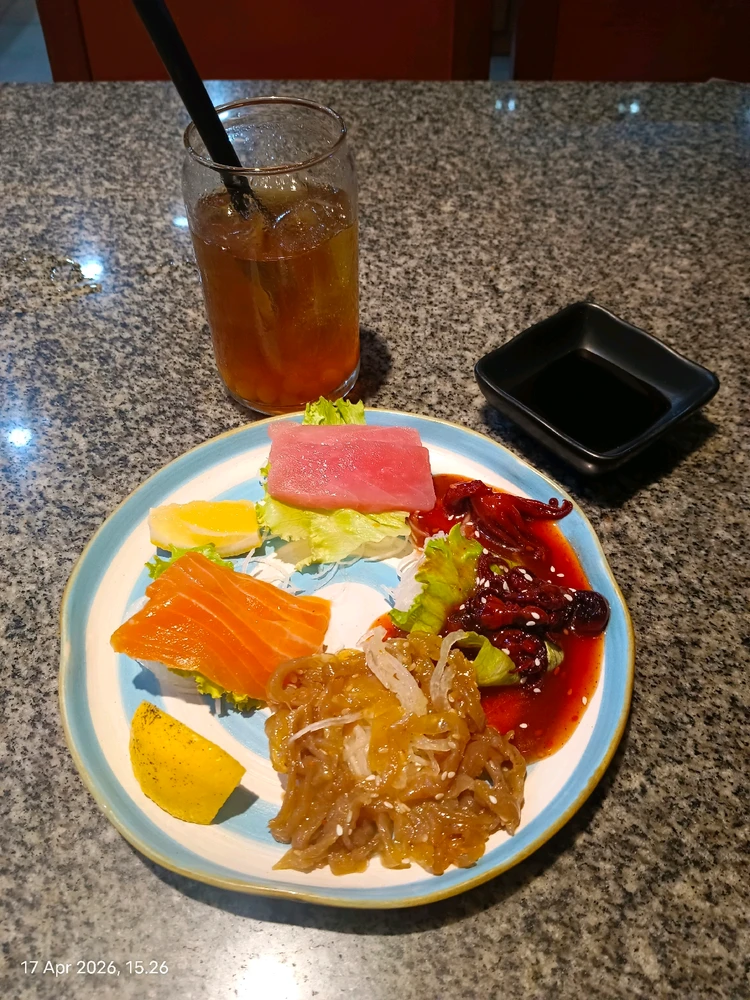 GIF diunggah oleh Na
