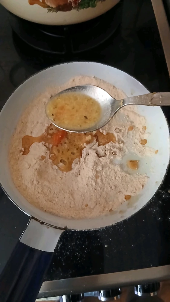 Przypalona maka do zageszczenia