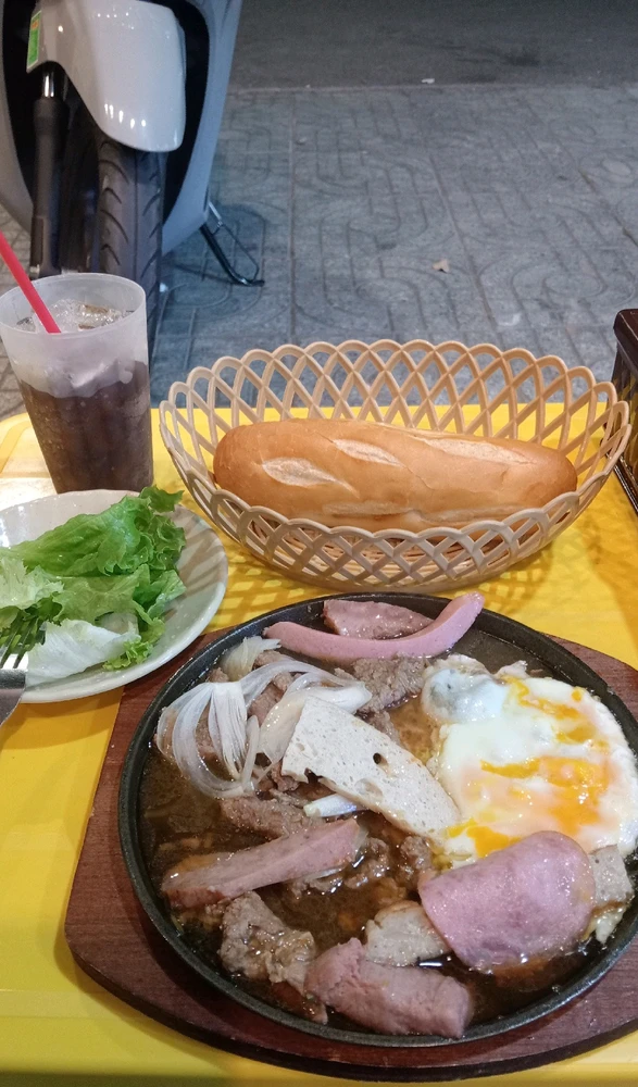 GIF được Ngân Nguyễn tải lên