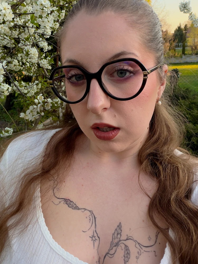 GIF uploaded by Julia