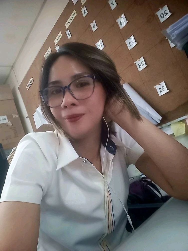 GIF na in-upload ni Julieanne
