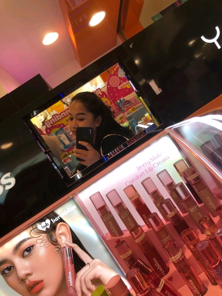 GIF uploaded by Ridwi Chintya