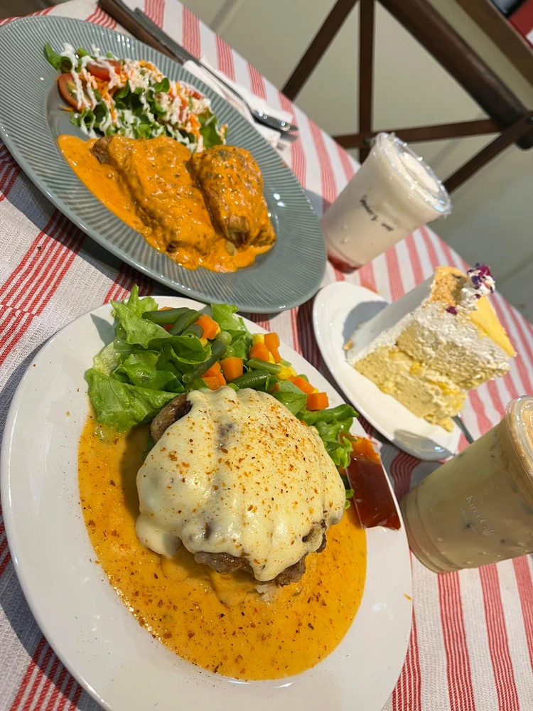 GIF uploaded by Ghea