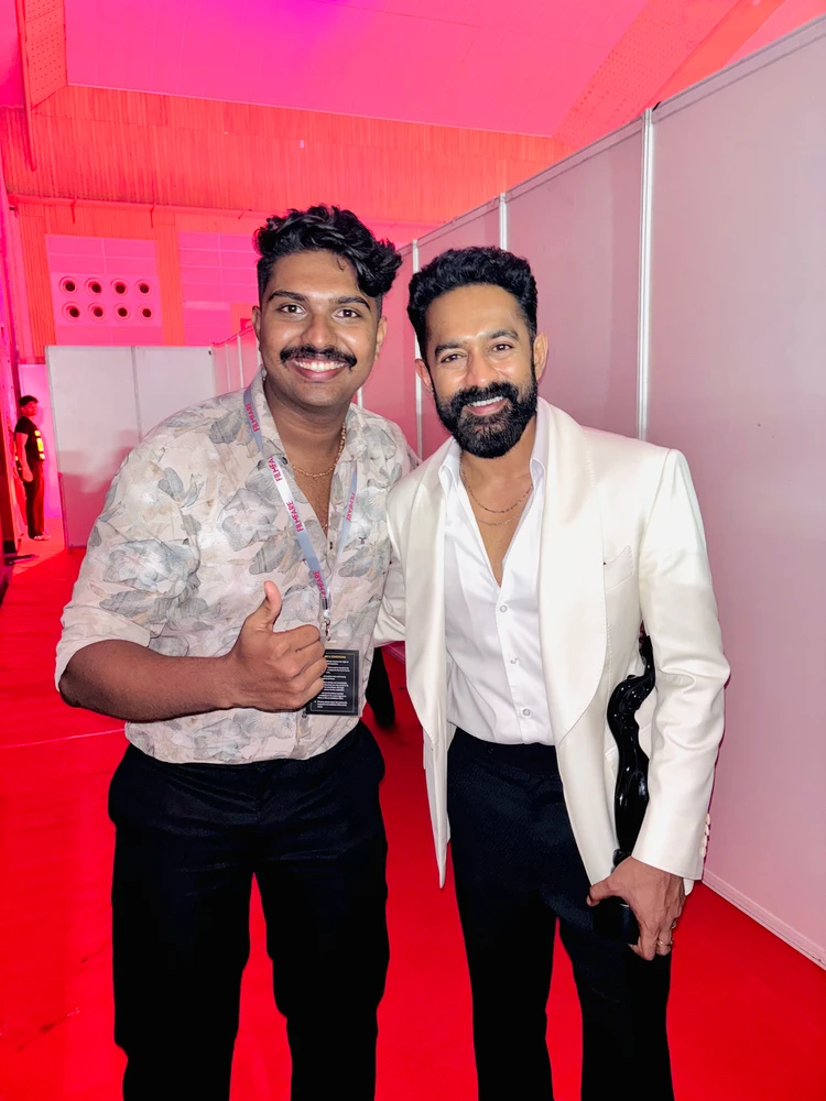 Sreeraj Panginikot பதிவேற்றிய GIF