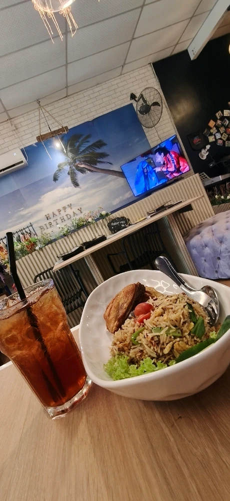 GIF uploaded by Aruzia