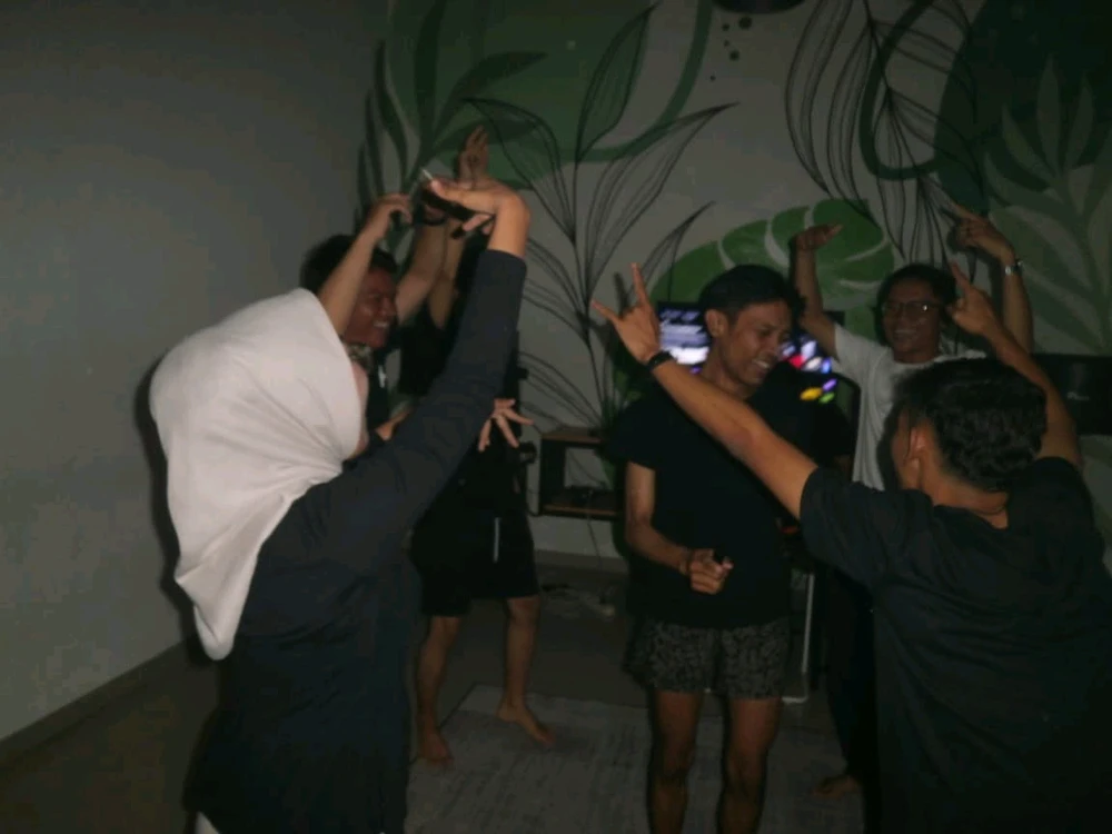 GIF uploaded by Juna