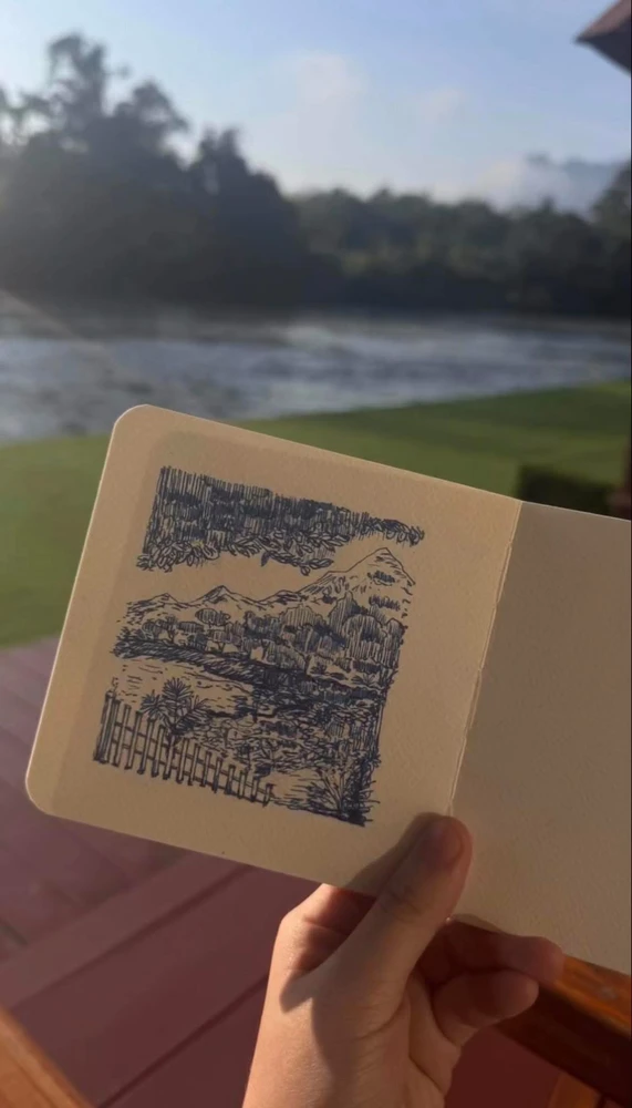 GIF uploaded by Thanchanok