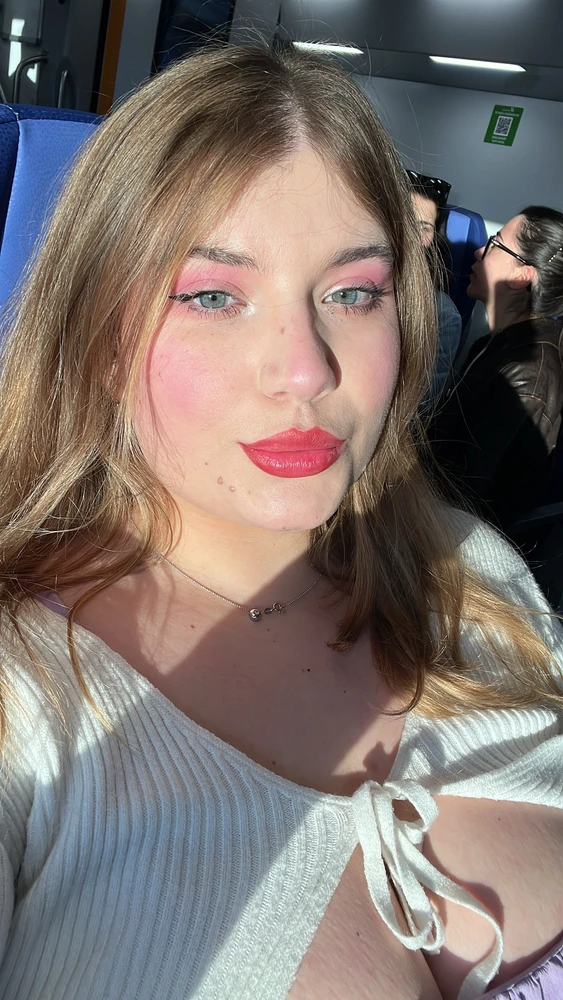 GIF uploaded by Lucrezia