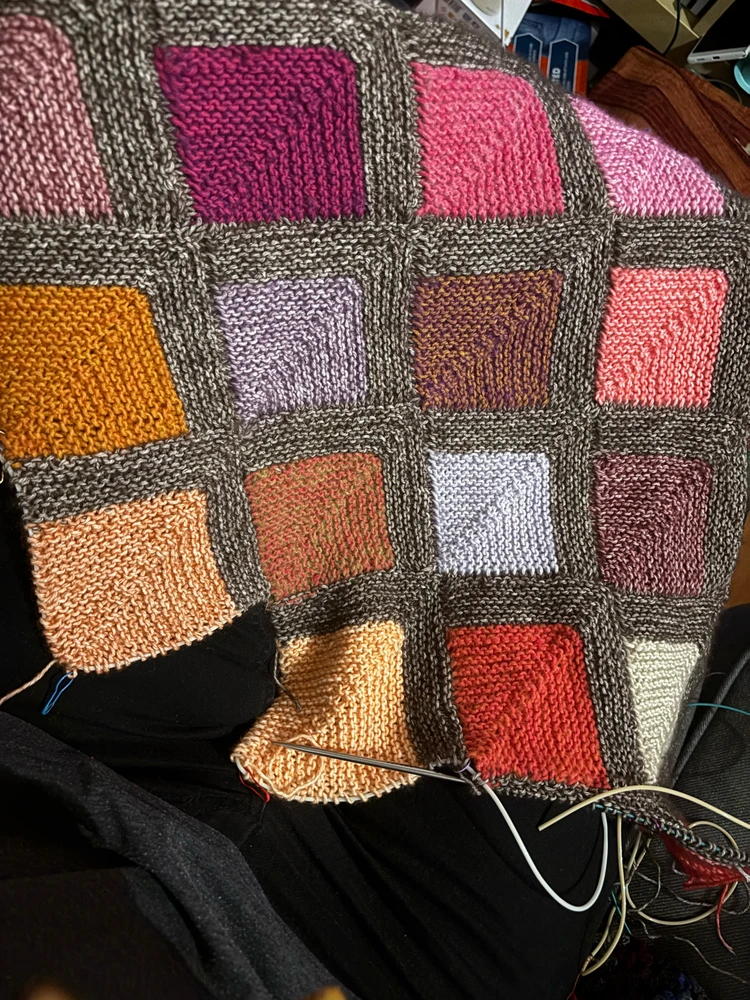 GIF uploaded by Iris