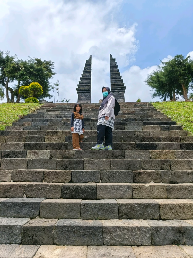 GIF uploaded by Mila