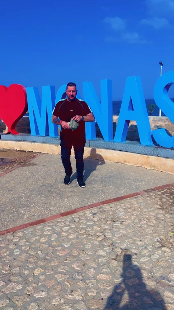 GIF gi-upload ni Leon Allen