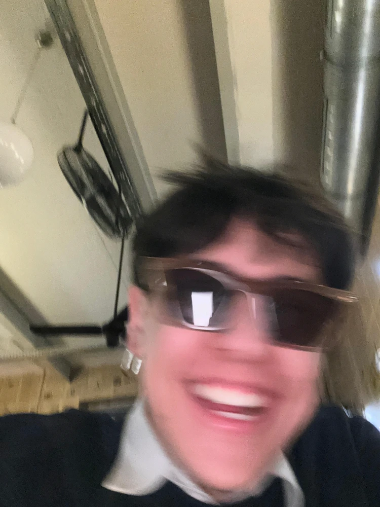 GIF na in-upload ni Miguel