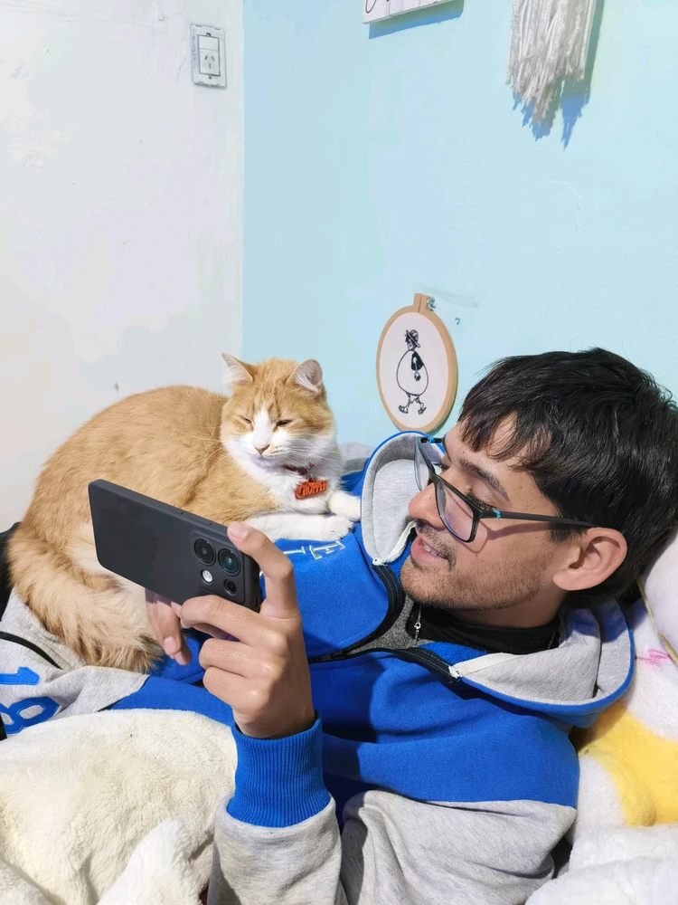 GIF na in-upload ni Cesar