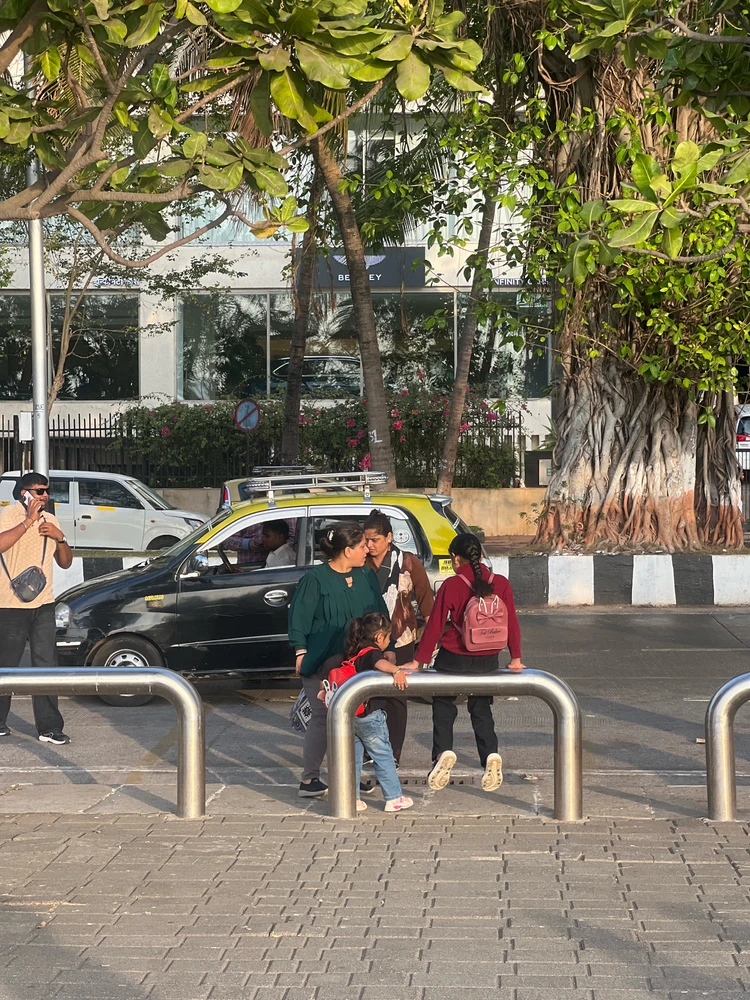 R 上傳的 GIF