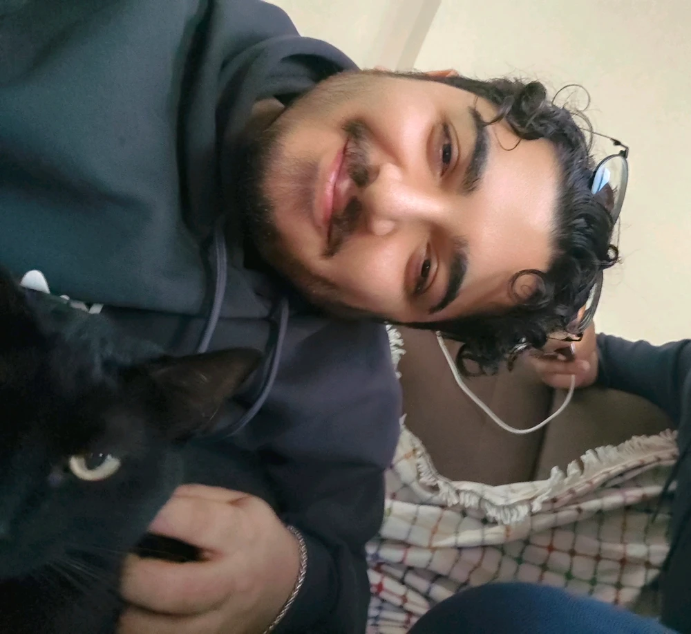 GIF uploaded by Emre