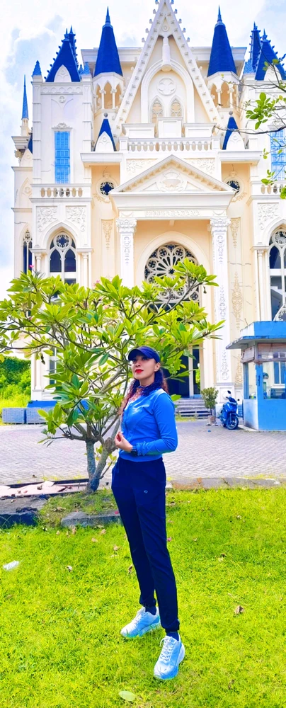 GIF uploaded by Va