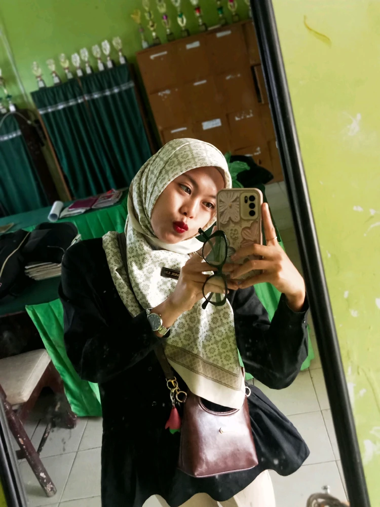 GIF diunggah oleh Imel