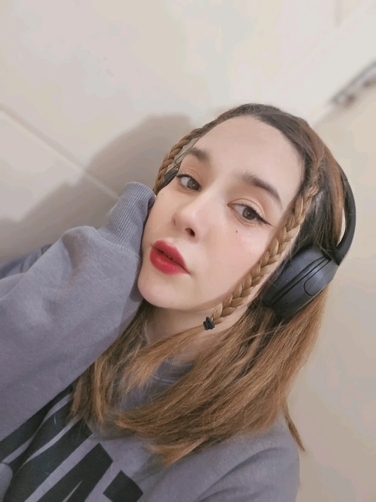 GIF uploaded by Catalina