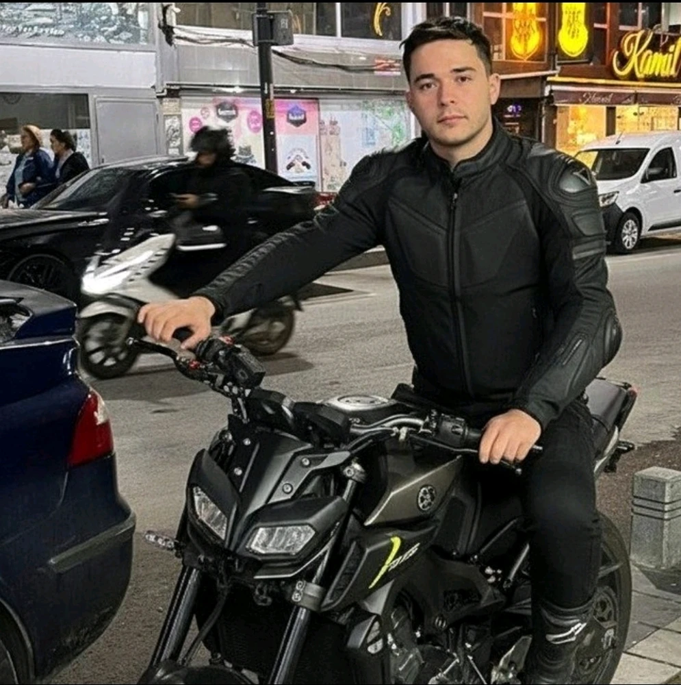 Emircan erabiltzaileak igotako GIFa
