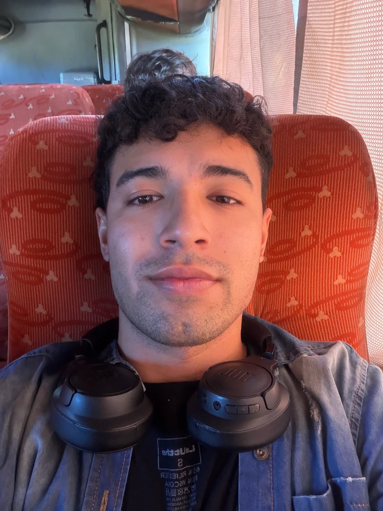 GIF gi-upload ni Tomás