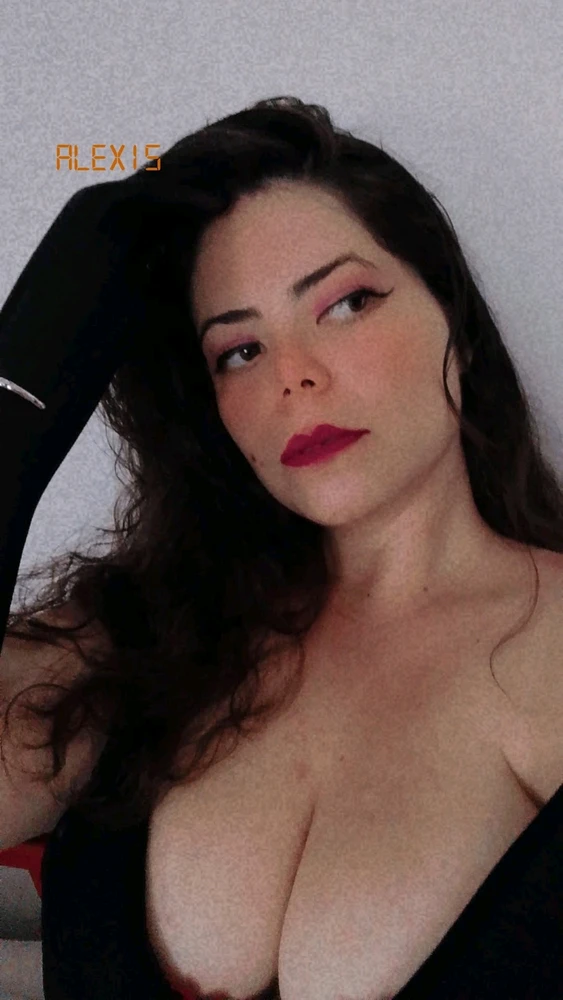 GIF uploaded by Ale moon