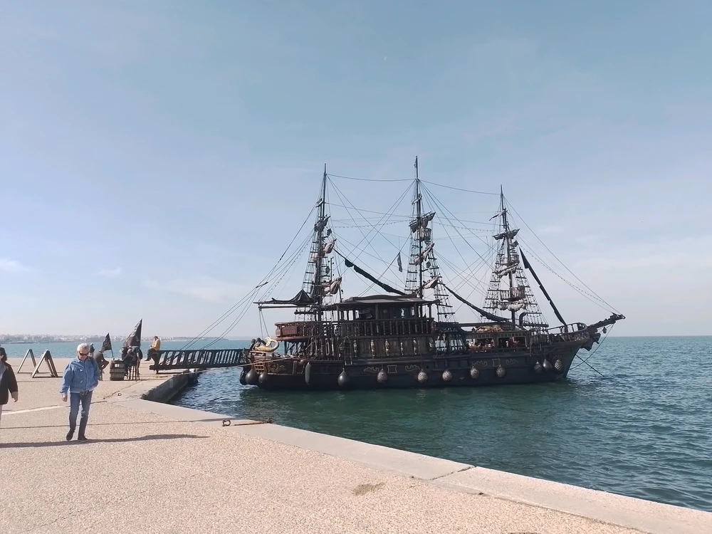 GIF uploaded by Nickolas Pap