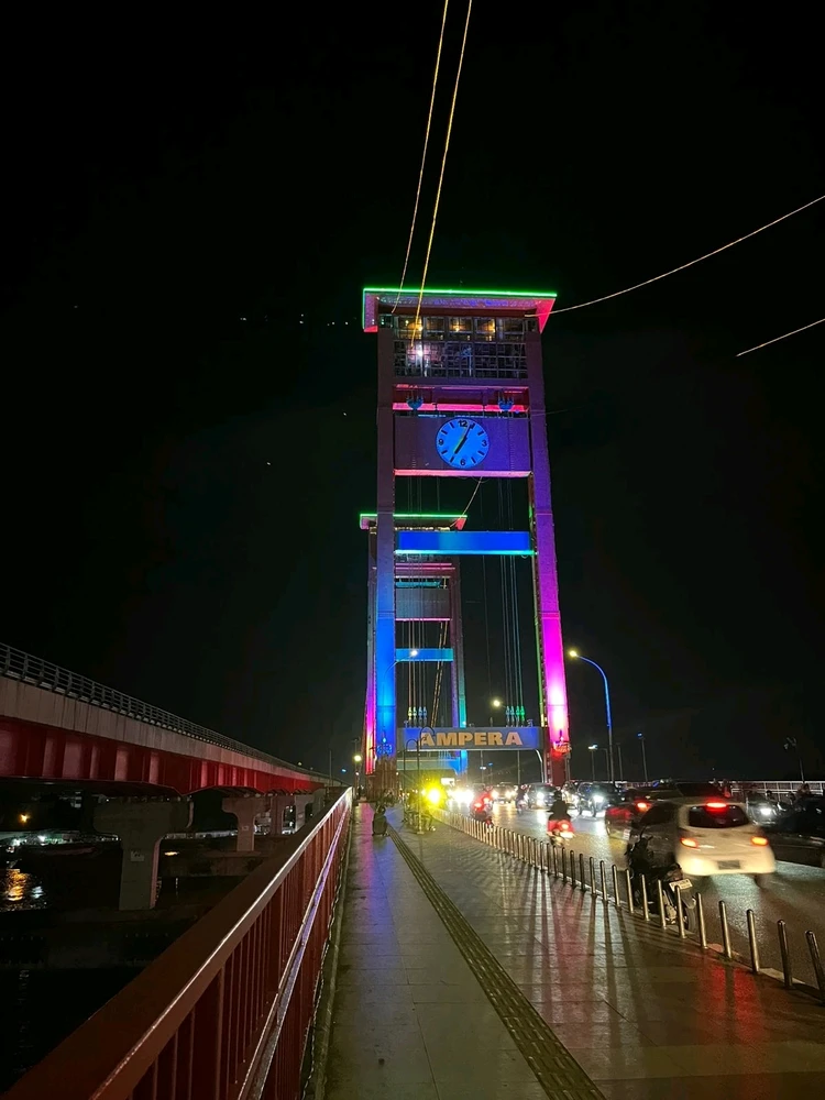 GIF uploaded by Tari Hsb