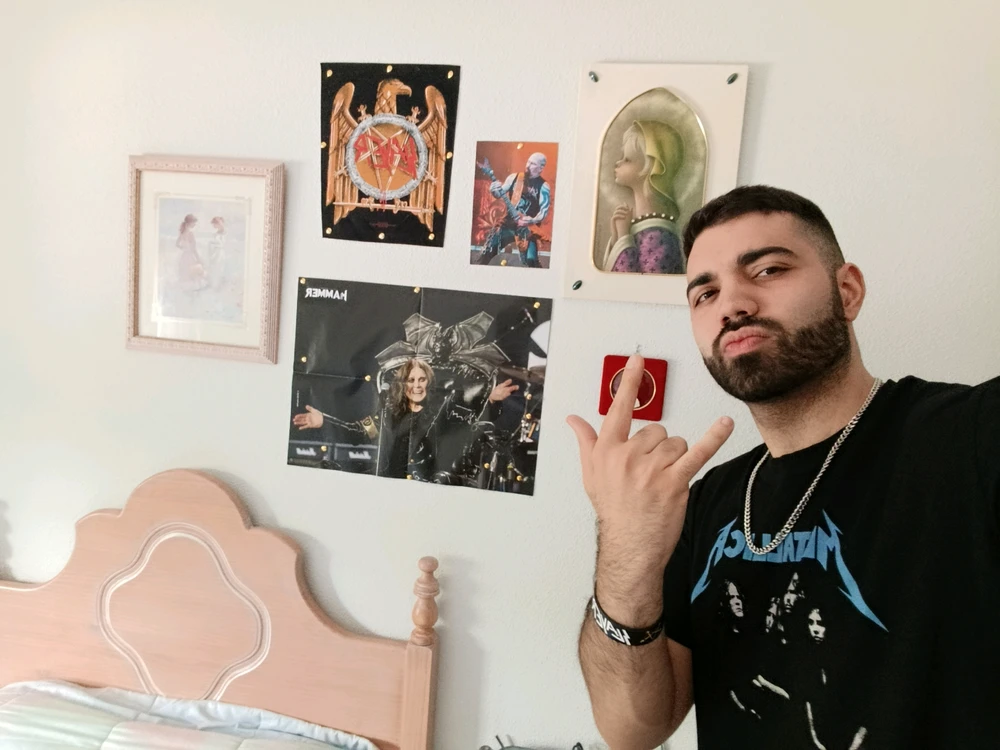GIF tso los ntawm Adrián