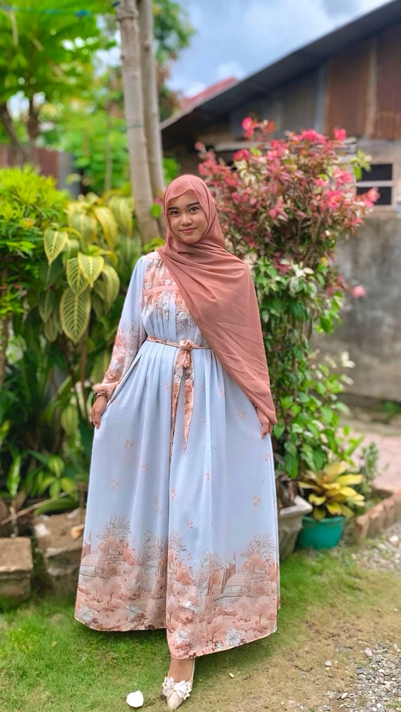 GIF uploaded by Moon Anaa