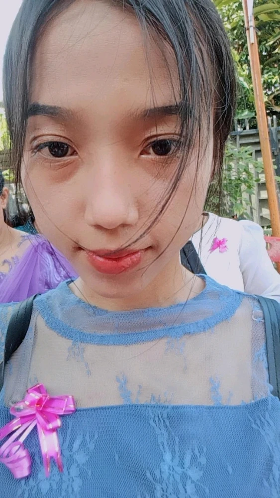 GIF uploaded by Tasya