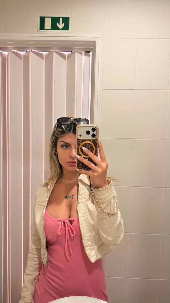 GIF uploaded by Serena Gomes