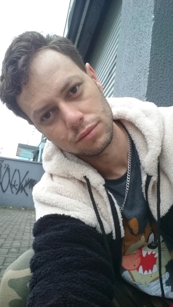 GIF tso los ntawm José alex