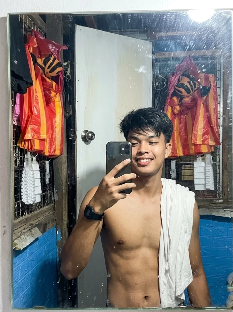 GIF gi-upload ni Vincent
